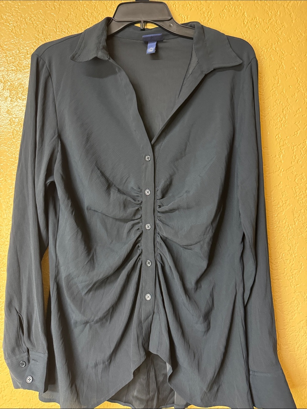 Black Collared Button-Front Ruched Blouse - scoop
